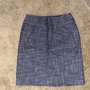 Banana Republic navy/white skirt with pleating and small slit in back.